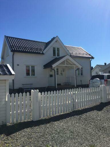 Koselig Hus Naert Havet I Lofoten, カベルヴォーグ エクステリア 写真